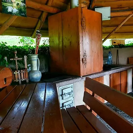 Dabrowka W Winiarni Dabrowka Szczepanowska