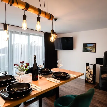 Dabrowka W Winiarni Tatil Evi *